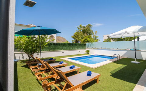 Teresa Beach 2: Piscine, Mobilier De Jardin, Loisir, Recours, Ombre, Cour, Hôtel, Aménagement Paysager, Gazon Artificiel, Balancelle