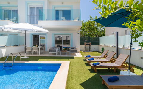 Teresa Beach 2: Bleu, Piscine, Recours, Mobilier De Jardin, Loisir, Balancelle, Villa, Hôtel, Ville Resort, Balcon