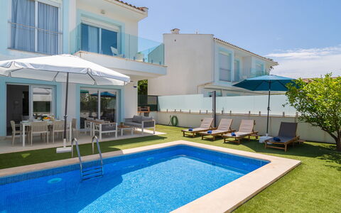 Teresa Beach 2: Bleu, Piscine, Recours, Loisir, Mobilier De Jardin, Vacances, Hôtel, Ville Resort, Parapluie, Villa