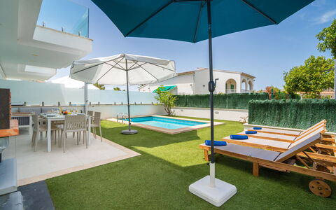 Teresa Beach 1: Piscine, Loisir, Recours, Gazon Artificiel, Jardin, Aménagement Paysager, Pelouse, Biens, Ombre, Eco Hôtel