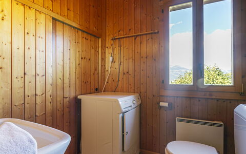 Chalet Mayens: Propriété, Fenêtre, Luminaire Plomberie, Bois, Design Intérieur, Confort, Sol, Salle De Bains, Mur, Dur