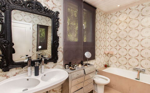 Amsterdam: Miroir, Marron, Luminaire Plomberie, Robinet, Évier, Propriété, Lavabo, Bâtiment, Noir, Salle De Bains