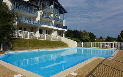 Guethary 107: Piscine, Propriété, Immobilier, Zone Résidentielle, Maison, Bleu Azur, Aqua, Domicile, Villa