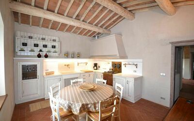 Cassiopea: Propriété, Pièce, Bâtiment, Meubles, Plafond, Maison, Sol, Design Intérieur, Parquet, Cuisine