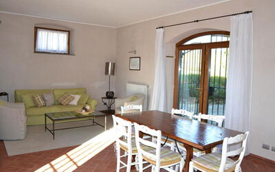 Lyra: Pièce, Propriété, Meubles, Bâtiment, Design Intérieur, Salon, Sol, Table, Maison, Immobilier