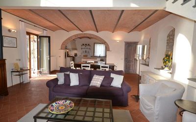 Andromeda Villa: Pièce, Propriété, Salon, Bâtiment, Design Intérieur, Meubles, Plafond, Maison, Immobilier, Domicile
