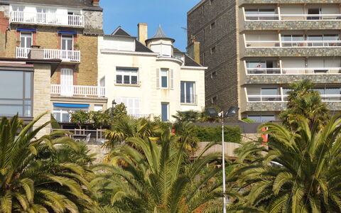 Le Beauvoir Rose: Zone Résidentielle, Bâtiment, Propriété, Quartier, Architecture, Arbre, Appartement, Ville, Maison, Palmier