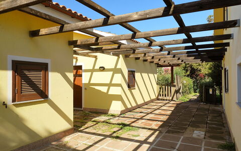 San Pietro Green: Propriété, Bâtiment, Architecture, Maison, Daylighting, Pièce, Cour, Pergola, Toit, Immobilier