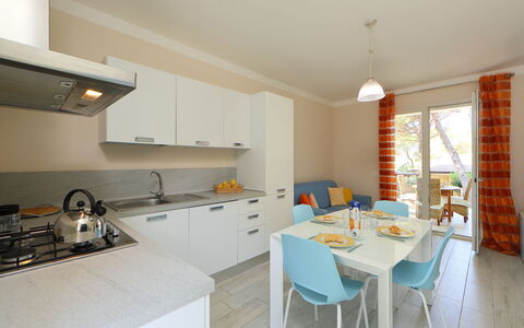 San Pietro Blue: Propriété, Pièce, Cuisine, Bâtiment, Meubles, Design Intérieur, Comptoir, Maison, Immobilier, Cabinetry