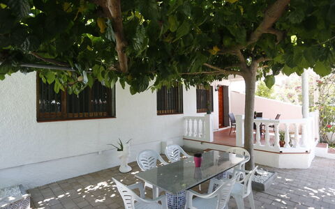 Juan: Propriété, Table, Maison, Bâtiment, Pièce, Arbre, Meubles, Immobilier, Architecture, Restaurant