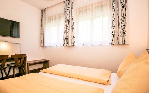 Irdning - Donnersbachtal 10: Chambre, Pièce, Meubles, Lit, Design Intérieur, Propriété, Cadre De Lit, Mur, Drap De Lit, Matelas