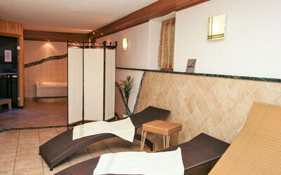 Dirndl und Bua 10.5: Pièce, Propriété, Design Intérieur, Bâtiment, Meubles, Maison, Sol, Immobilier, Salon, Plafond