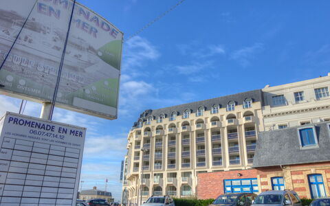 Le Beach: Roue, Ciel, Voiture, Bâtiment, Jour, Fenêtre, Nuage, Véhicule