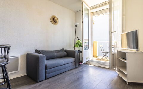 Les Raisins D'Or: Meubles, Sol, Design Intérieur, Sol, Bois, Pièce, Canapé, Appartement, Salon, Parquet