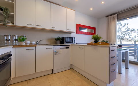 Giovan: Appareil De Cuisine, Cuisine, Comptoir, Sol, Design Intérieur, Meubles, Principaux Appliance, Cabinetry, Bois, Sol