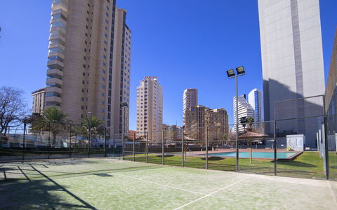 Mirador de Calpe: Ciel, Bâtiment, Jour, Skyscraper, Plante, Bloc Tour, Fenêtre, Design Urbain, Arbre, Condominium