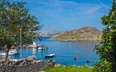 Sveti Juraj 103: L'Eau, Plante, Ciel, Ressources En Eau, Bateau, Nuage, Bleu Azur, Paysage Naturel, Arbre, Lac