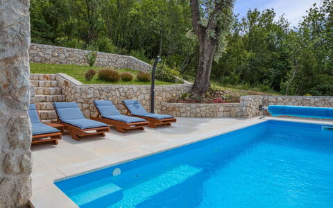 Villa Matija: Piscine, Propriété, Balancelle, Loisir, Immobilier, Mobilier De Jardin, Meubles, Maison, Villa, Biens