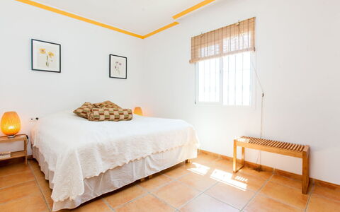 Villa Rosa Blanca: Chambre, Pièce, Meubles, Propriété, Lit, Drap De Lit, Design Intérieur, Sol, Mur, Plafond
