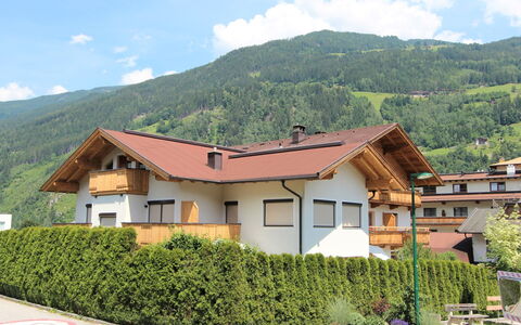 Aschau im Zillertal 490: Nuage, Plante, Ciel, Bâtiment, Montagne, Propriété, La Nature, Maison, Lot Terre, Végétation