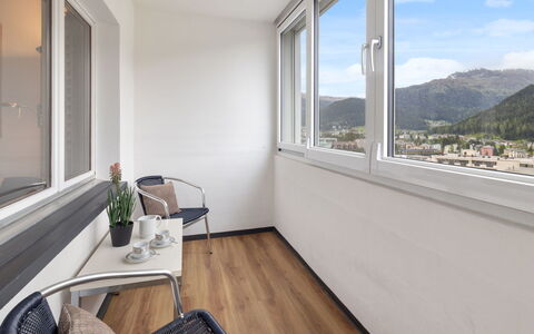Apartmen Nölly: Design Intérieur, Appartement, Domicile, Verre, Balcon, Parquet, Dur, Daylighting, Condominium, Tache De Bois
