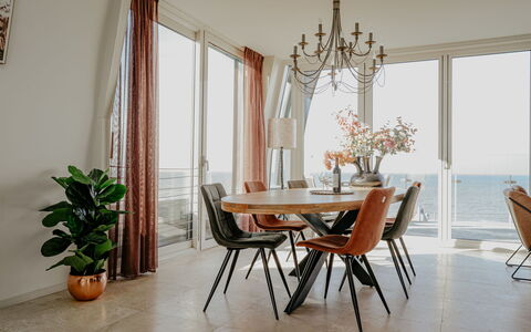 De Zeeparel: Meubles, Design Intérieur, Bois, Chaise, Sol, Table, Sol, Table Cuisine Et Salle A Manger, Salle À Manger, Éclairage