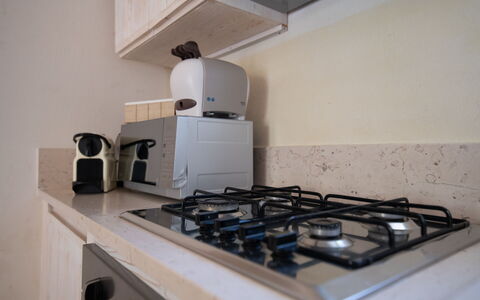 Il Casalino - Corte dei Messapi: Gaz Poele, Cabinetry, Appareil De Cuisine, Cooktop, Cuisinière, Cuisine, Électroménager, Comptoir, Le Fourneau, Équipement Audio