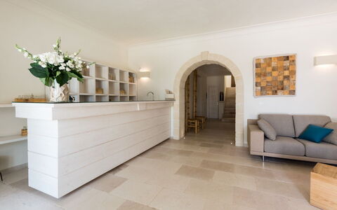 La Residenza - Corte dei Messapi: Propriété, Pièce, Sol, Tuile, Design Intérieur, Meubles, Bâtiment, Mur, Sol, Immobilier