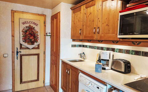 Saint Gervais 460: Cabinetry, Propriété, Comptoir, Evier, Bois, Appareil De Cuisine, Buanderie, Design Intérieur, Électroménager, Cuisine