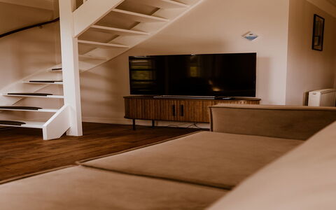 Comfortabel 8: Propriété, Bois, Design Intérieur, Sol, Sol, Cabinetry, Tache De Bois, Dur, Plafond, Salle