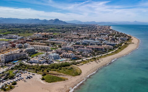 Hipocampo: Bleu, L'Eau, Plan D'Eau, Côte, Horizon, Plage, Mer, Cotiers Et Relief Océaniques, Rive, Été