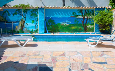 Pedro: Propriété, Meubles, Plante, Bleu Azur, Table, Chaise, Mobilier De Jardin, Art, Ombre, Design Urbain