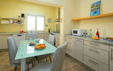 Pedro: Cabinetry, Comptoir, Propriété, Meubles, Appareil De Cuisine, Evier, Évier, Cuisine, Design Intérieur, Éclairage