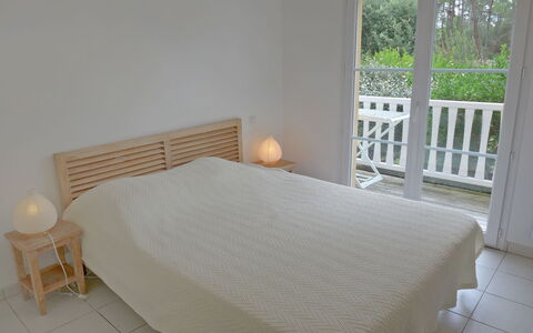 Eden Club: Chambre, Meubles, Propriété, Pièce, Lit, Matelas, Cadre De Lit, Literie, Drap De Lit, Sol