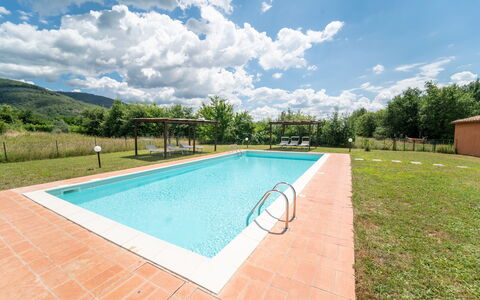 La Gropina Di Loro Ciuffenna: Propriété, Piscine, Immobilier, Bâtiment, Loisir, Maison, Biens, Herbe, Domicile, Villa