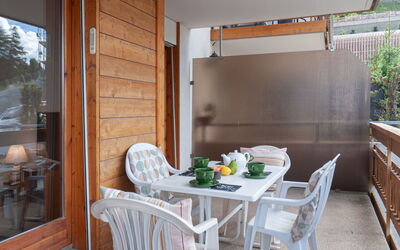Nendaz 379: Meubles, Bâtiment, Plante, Propriété, Table, Bois, Chaise, Design Intérieur, Ombre, Sol