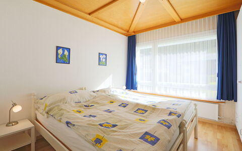 Cervin: Chambre, Lit, Plafond, Pièce, Propriété, Meubles, Drap De Lit, Cadre De Lit, Literie, Mur