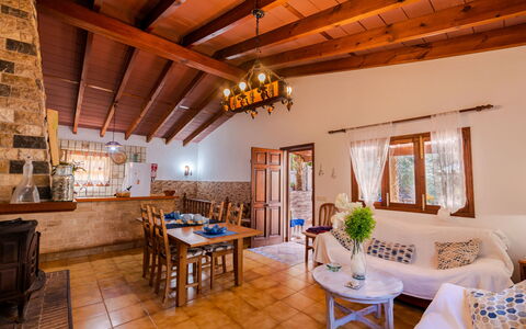 Cala Tuent: Propriété, Pièce, Bâtiment, Design Intérieur, Plafond, Maison, Meubles, Immobilier, Faisceau, Domicile