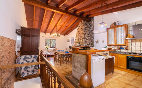 Cala Tuent: Propriété, Comptoir, Pièce, Bâtiment, Meubles, Cuisine, Design Intérieur, Maison, Plafond, Immobilier