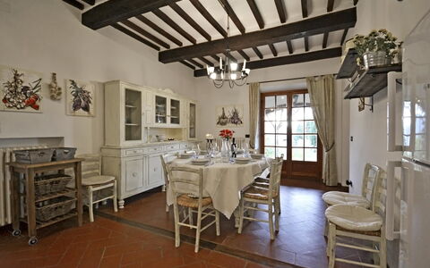 Villa Gelsomino: Pièce, Propriété, Bâtiment, Meubles, Plafond, Salle À Manger, Design Intérieur, Sol, Table, Parquet