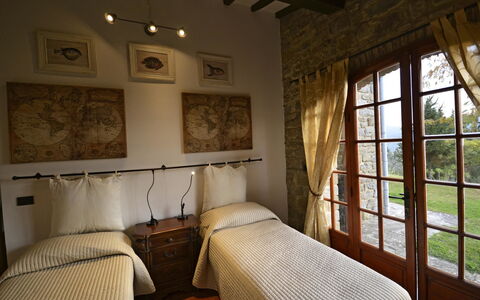 Villa Gelsomino: Pièce, Propriété, Chambre, Meubles, Bâtiment, Design Intérieur, Lit, Maison, Plafond, Drap De Lit
