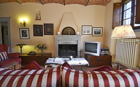 Villa Santa Maria: Pièce, Meubles, Chambre, Lit, Propriété, Drap De Lit, Design Intérieur, Cadre De Lit, Plafond, Literie