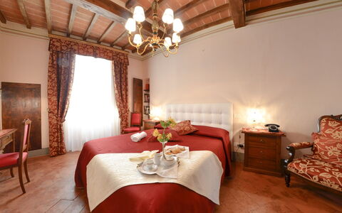 Appartamento Il Teatro: Chambre, Pièce, Meubles, Propriété, Lit, Plafond, Design Intérieur, Bâtiment, Drap De Lit, Literie