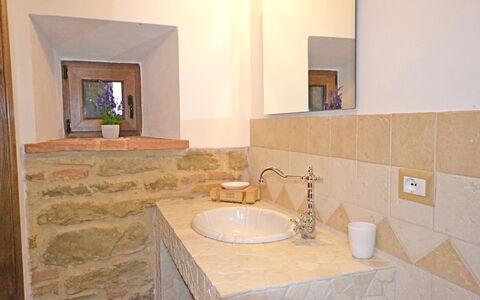 Appartamento Luna: Salle De Bains, Propriété, Pièce, Tuile, Sol, Design Intérieur, Mur, Évier, Immobilier, Marbre