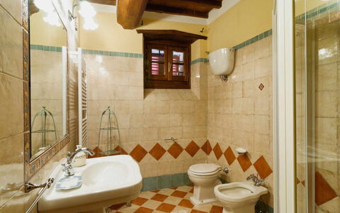 Villa Oleandro: Propriété, Pièce, Salle De Bains, Design Intérieur, Bâtiment, Maison, Immobilier, Architecture, Tuile, Meubles