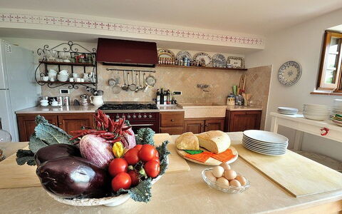 Villa Rosmarino: Pièce, Propriété, Comptoir, Design Intérieur, Meubles, Cuisine, Maison, Domicile, Salon, Bâtiment