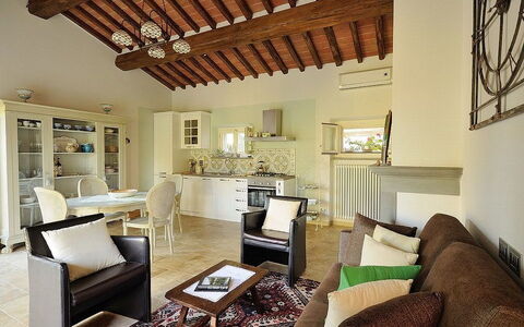Villa Rosmarino: Salon, Pièce, Propriété, Design Intérieur, Meubles, Plafond, Bâtiment, Maison, Domicile, Mur