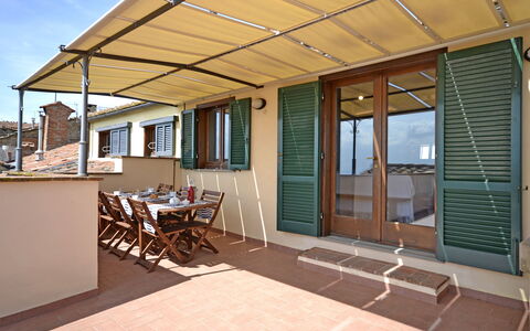 Terrazza Cortonese: Propriété, Bâtiment, Immobilier, Domicile, Maison, Toit, Porche, Ombre, Pièce, Plafond