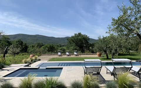 Villa Il Borgo: Nuage, Plante, Ciel, Jour, Communauté Des Plantes, Arbre, Paysage Naturel, Lot Terre, Végétation, Lumière Du Soleil