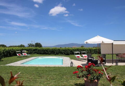 Villa Mira: Pelouse, Piscine, Jardin, Mobilier De Jardin, Cour, Hacienda, Ferme, Aménagement Paysager, Villa, Arrière-Cour